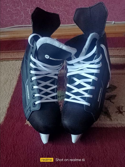 Коньки хоккейные