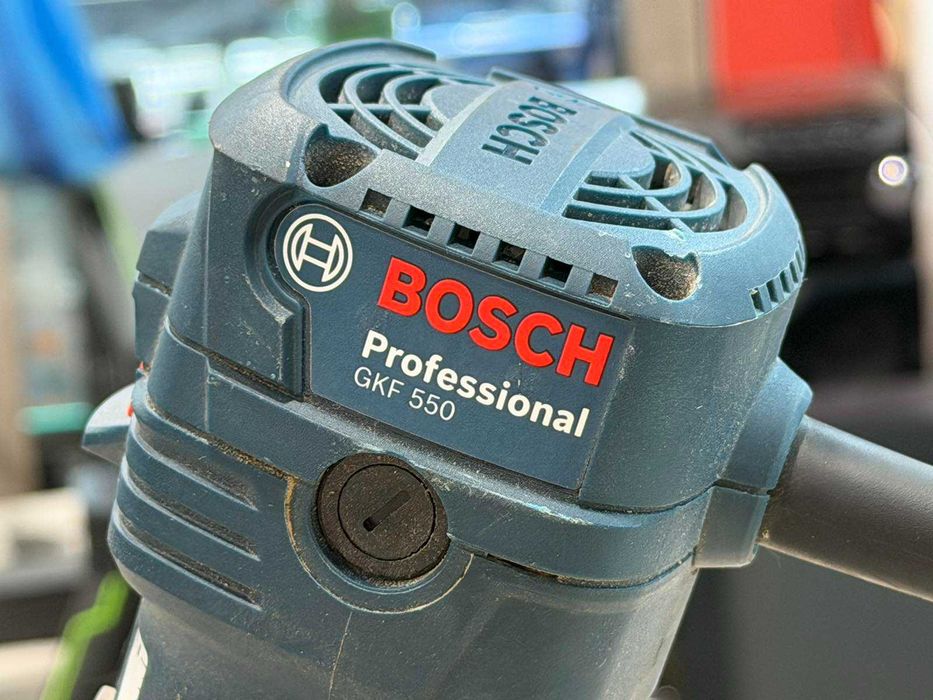 Продавам оберфреза BOSCH Professional GKF 550