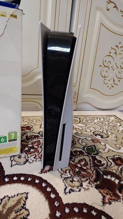 Playstation 5 в дисковод идеально состояние 4 диска бонус