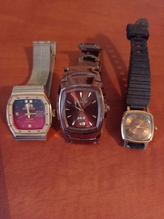 Часы наручные продам