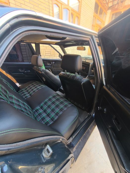 Bmw e30 320i yaxshi xolatda kami bor