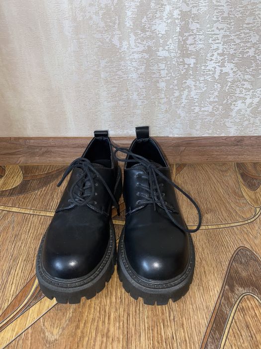 Продам классическую обувь