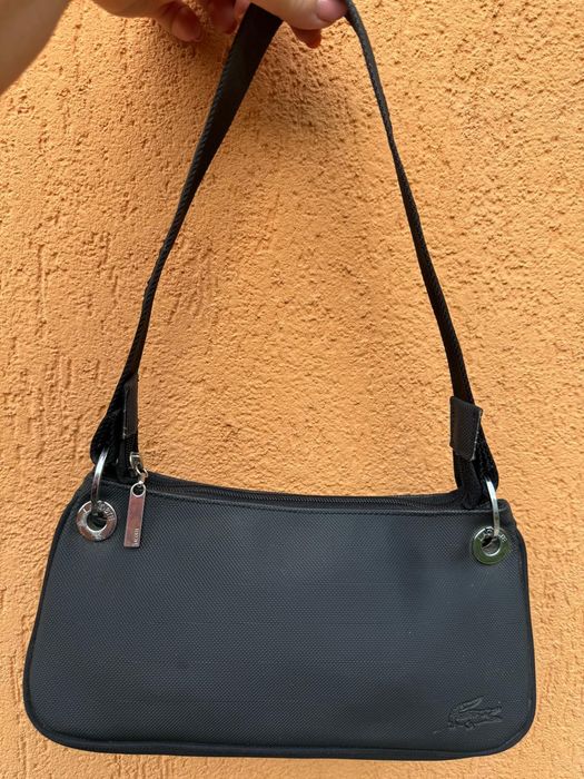 LACOSTE poseta / gentuta neagra , material impermeabil , marime 26x13 cm