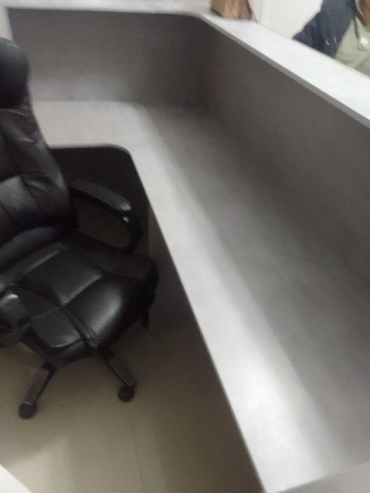 Продам ресепшн, шкаф, кресло