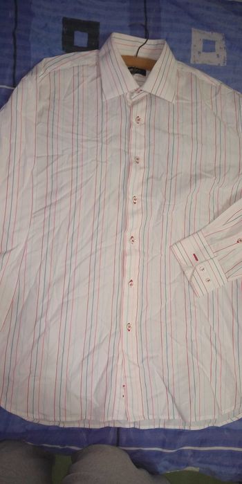 Oferta! Camasa Bigotti Exclusive UK, alba cu dungi fine rosii-albastre