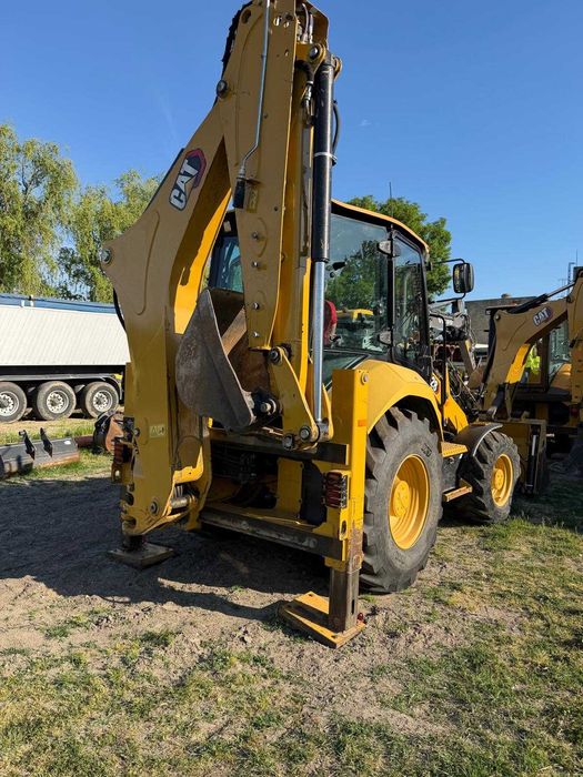 Vând buldoexcavator Caterpillar 428, achiziționat nou prin Bergerat Monnoyeur (dealer oficial CAT România) în 2021, 5400 ore