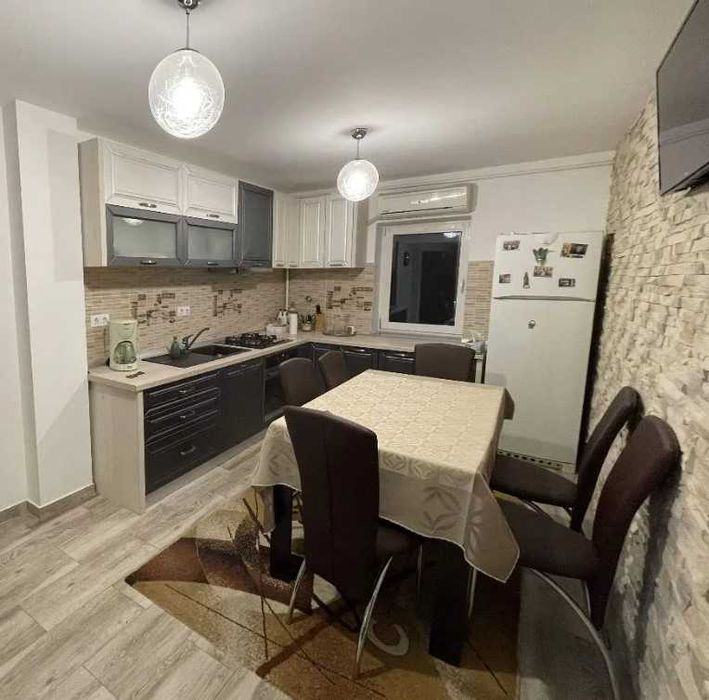 Дава се под наем Четиристаен апартамент в Бургас, Лазур - 80 кв.м за 204 € - Снимка #1