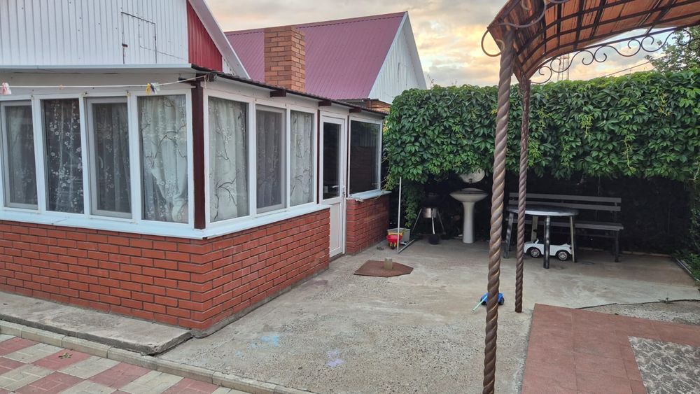 Продаётся 2 дома на одном  участке