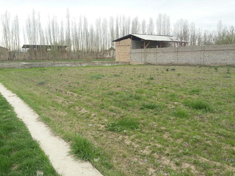 Тинч осойишта махалладан ер сотилади