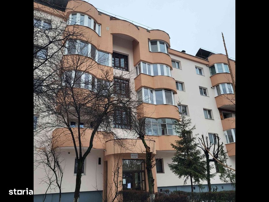 Vand apartament 2 camere în Plopilor