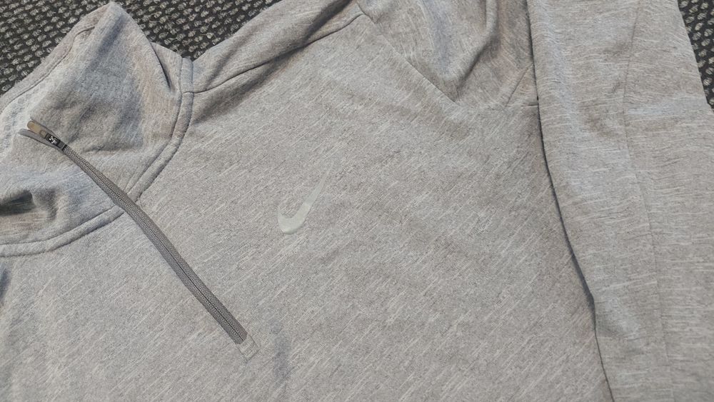 Nike блуза за тичане S дамска
