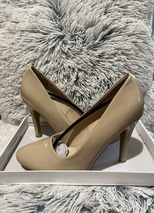 Високи обувки по 10 лв