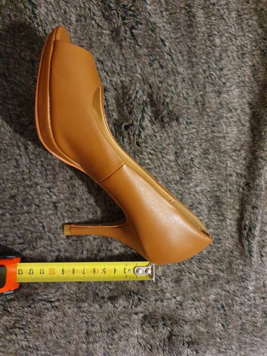 Елегантни обувки на токче