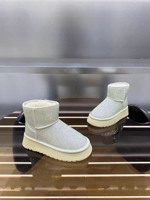 UGGI в наличии есть