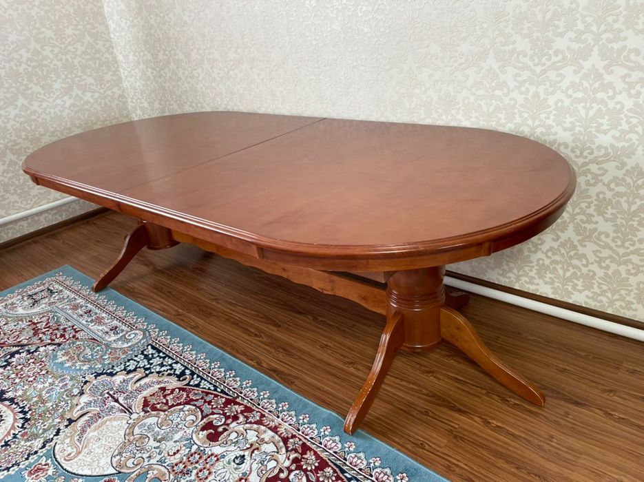 Продам стол для гостиной