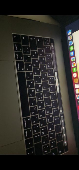 Macbook Pro 17 с чехлом