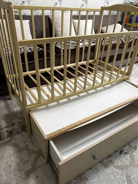 Продам детскую кровать с матрасом
