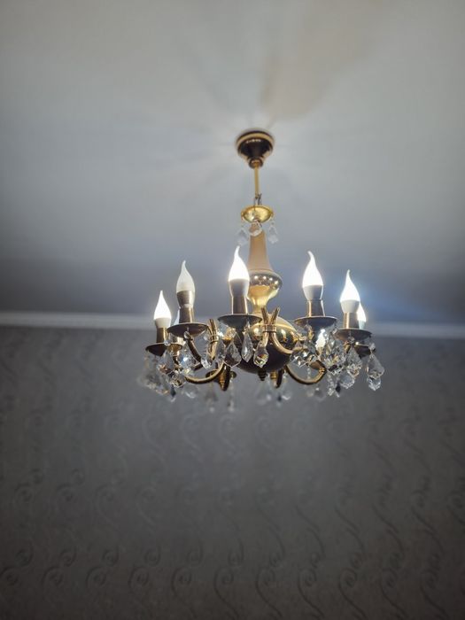 Продам люстры комнатные