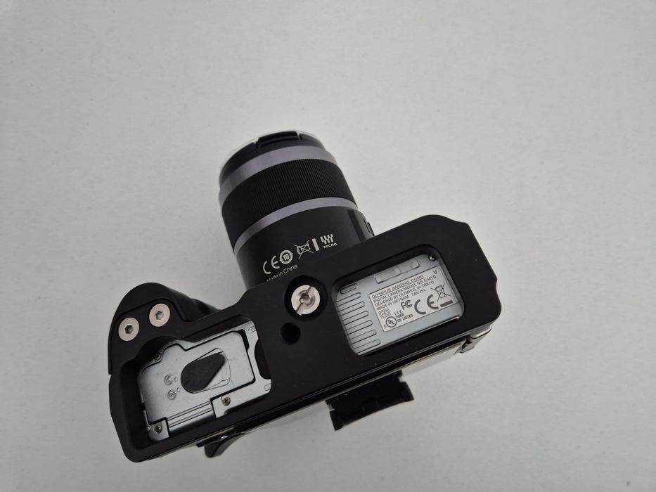 Olympus OMD EM5 MKII + автофоскусен обектив 42.5MM/F1.7 + външна светк