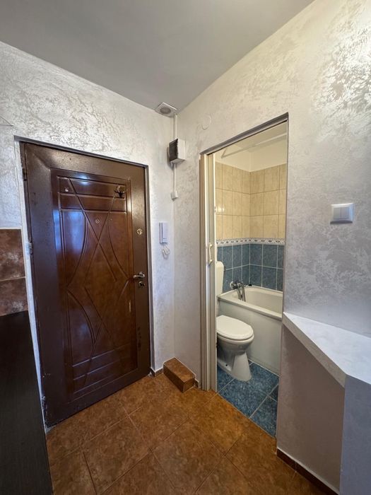 Proprietar vand garsoniera,pozitie foarte buna,proaspat renovata,mobilata si utilata complet,gata de mutare