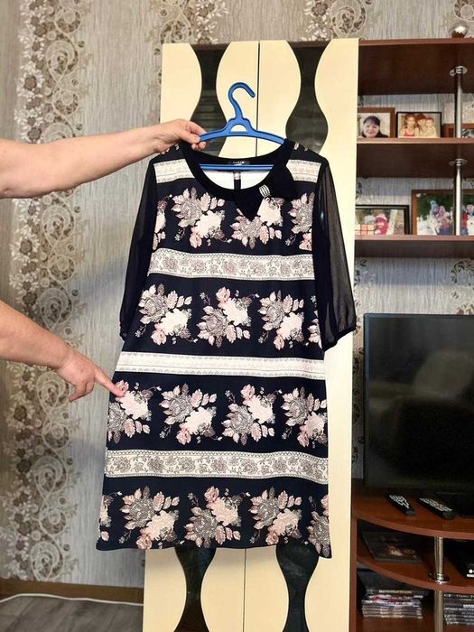 Продам платье. Б/У женское. Р-р 48- 50.