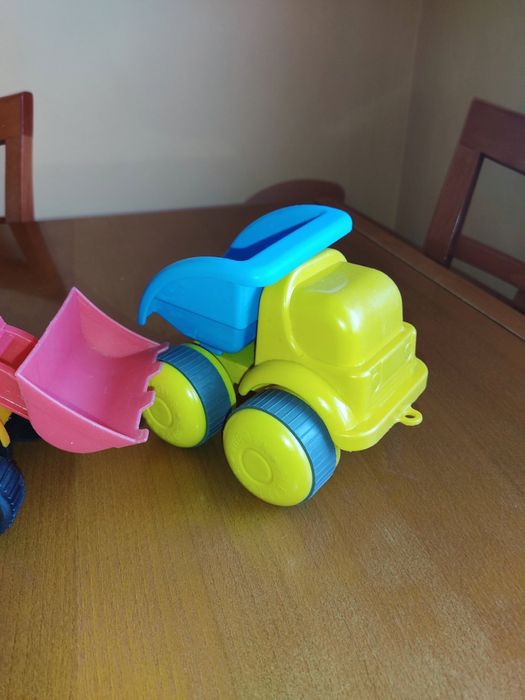 Играчки Лего, плюс багерче и камионче