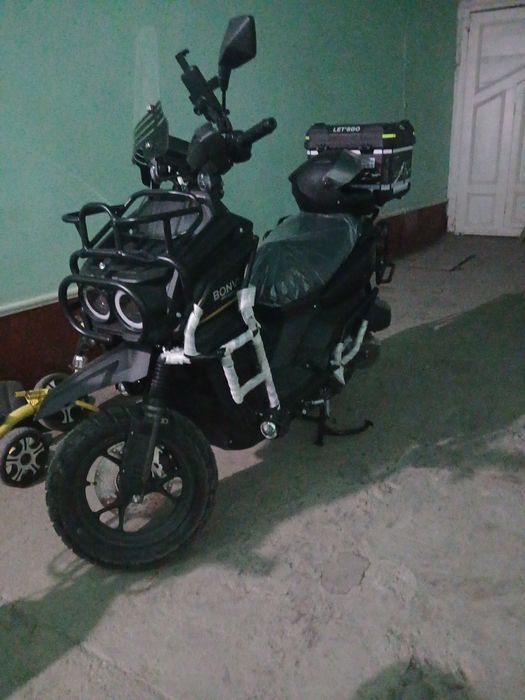 Танк 2 скутерь сотилади