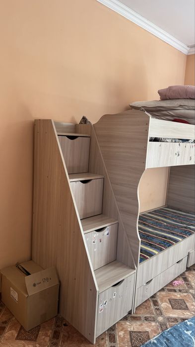 Кровать с шкафчиками и ящиками