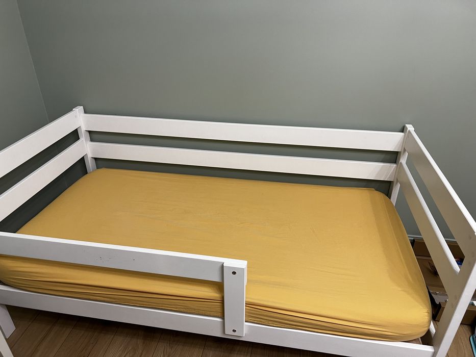 Детская кровать с матрасом