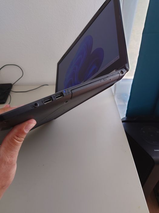 Acer 17,3 inch full HD• i5 8th gen• SSD 256• bateria 5 ore• Stare foarte buna • Windows 11