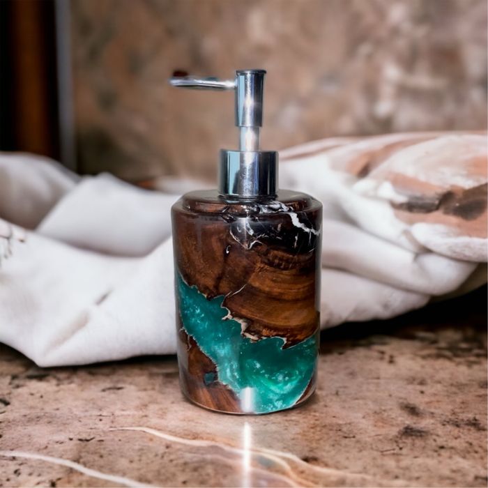 Диспенсъри за сапун от смола и дърво – ръчна изработка, която изпъква