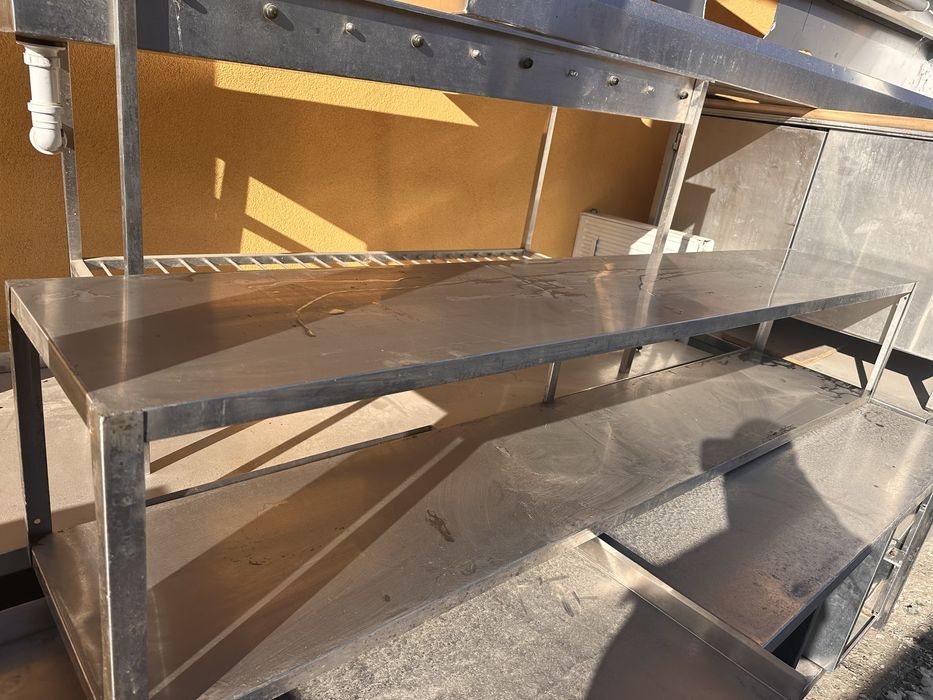 Стелажи алпака за стена