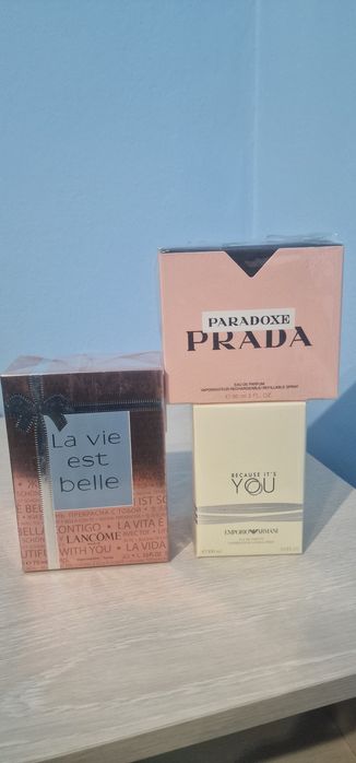 Vand parfumuri de femei