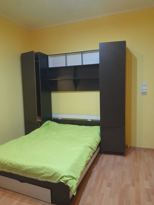 De inchiriat apartament  decomandat, 42 mp, central ,parter.