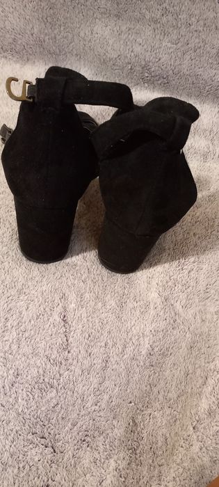 Замшевые выходные туфельки