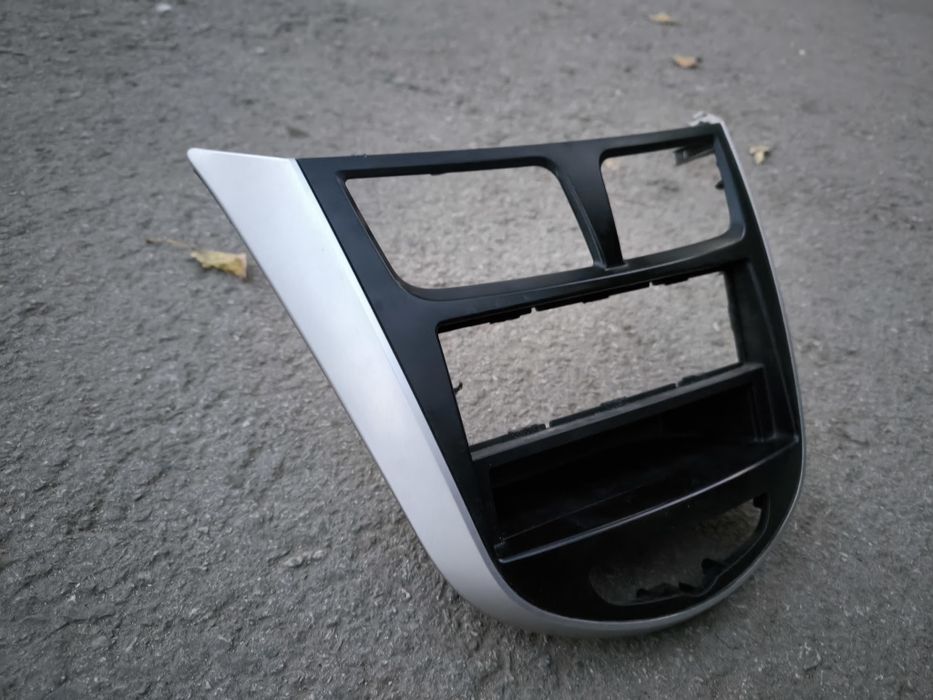 Рамка магнитолы Accent Solaris 2011 по 2016