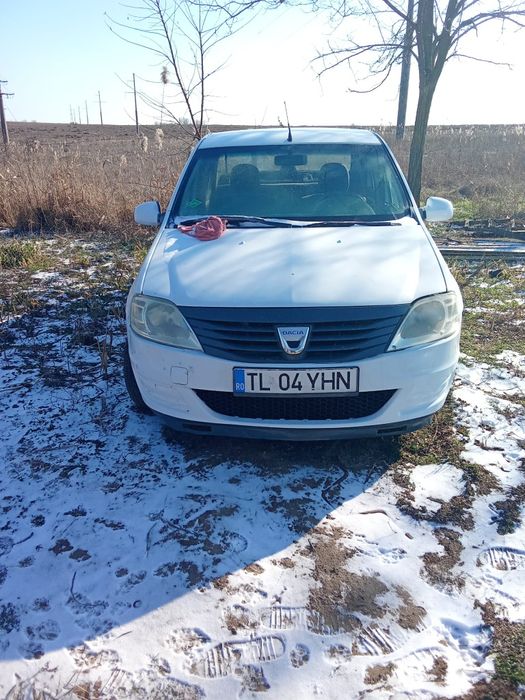 Vând Dacia Logan