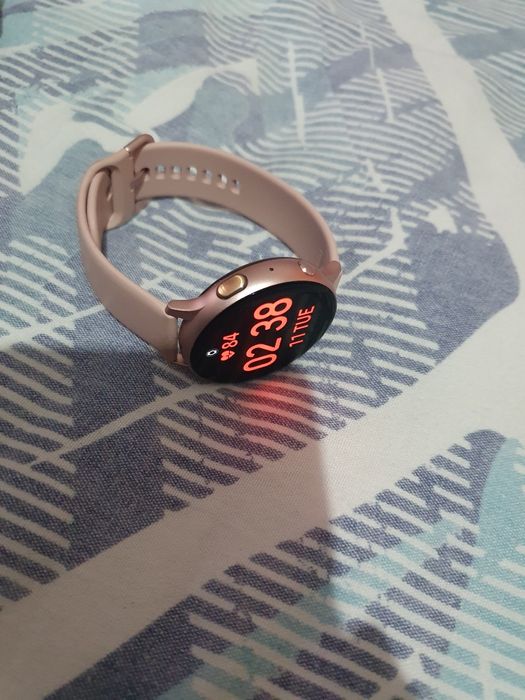 Продам  смарт  часы отличное состояние