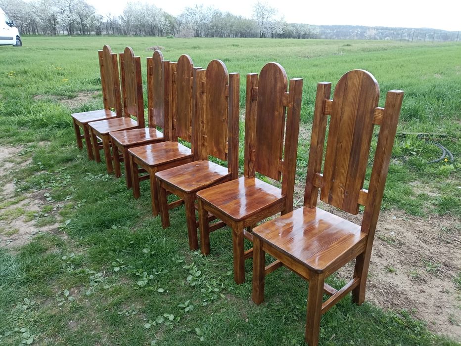 Mese, scaune,bănci,paturi dulapuri etc.