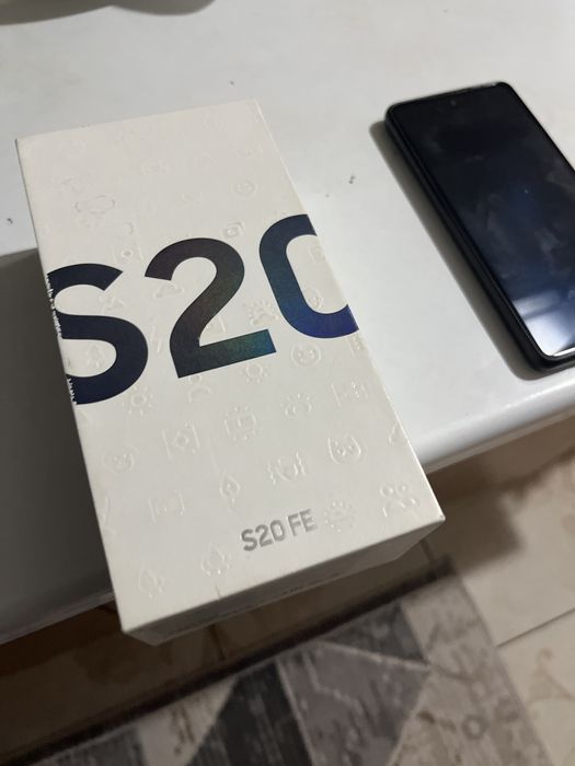 Samsung S20 FE пподаю данный телефон