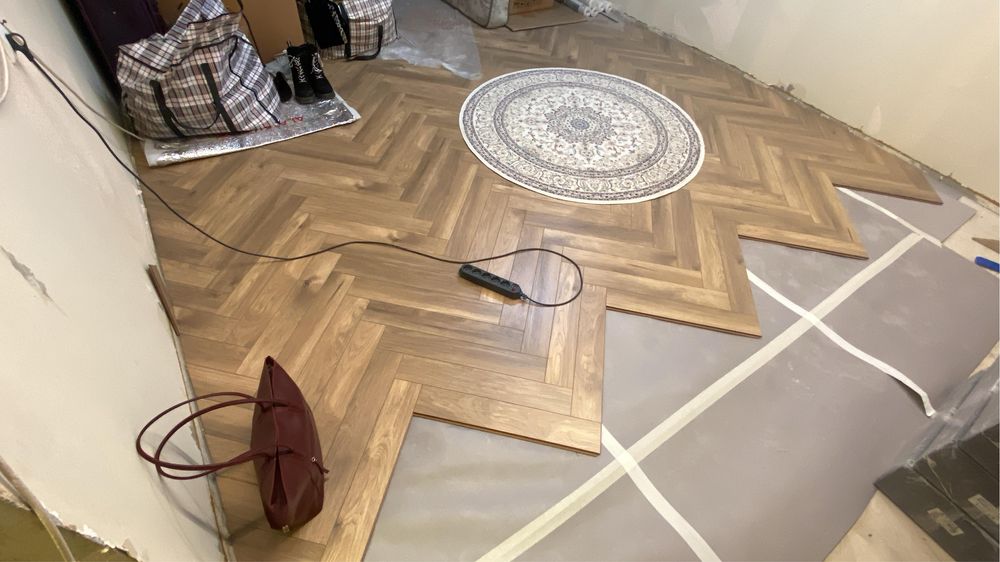 Укладка ламината,постил линолеума