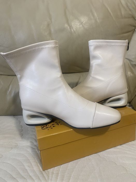 Дамски боти на ток