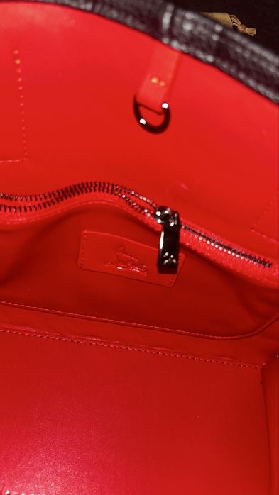 Christian Louboutin малка чантичка ОРИГИНАЛНА
