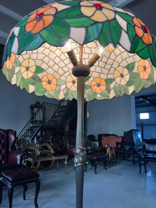 Lampadar de podea cu vitraliu Tiffany si picior de bronz!