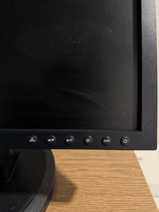 2 Monitoare LCD Samsung SyncMaster 932B si 940N