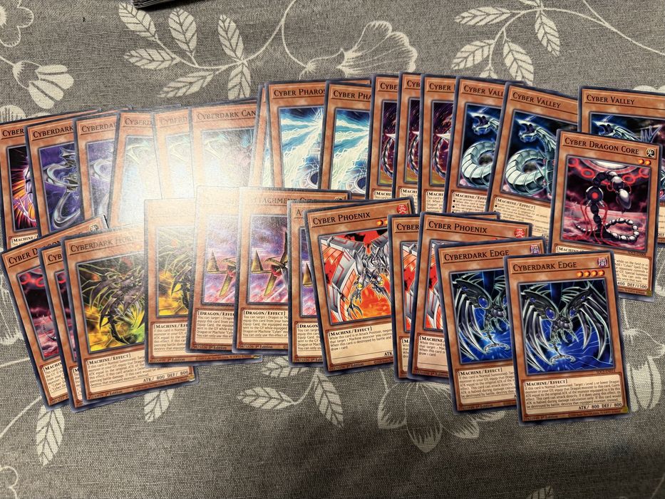 yu gi oh кутия + 250 common cards