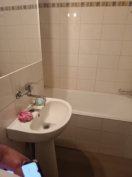 Persoana fizica,vând apartament cu o camera
