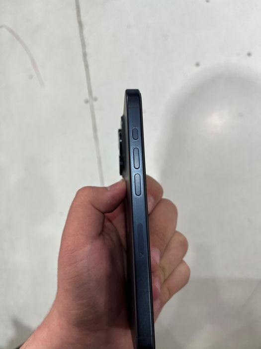 IPhone 15 pro Blue titan