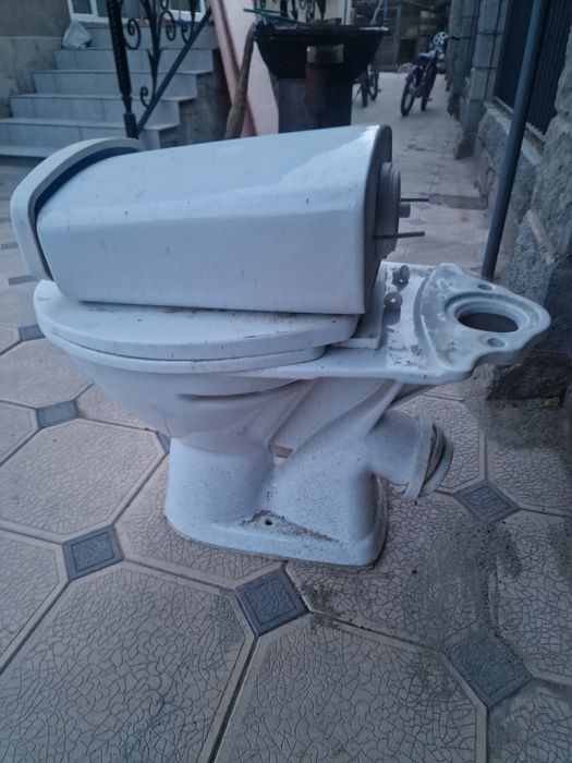 Унитаз белый б/у