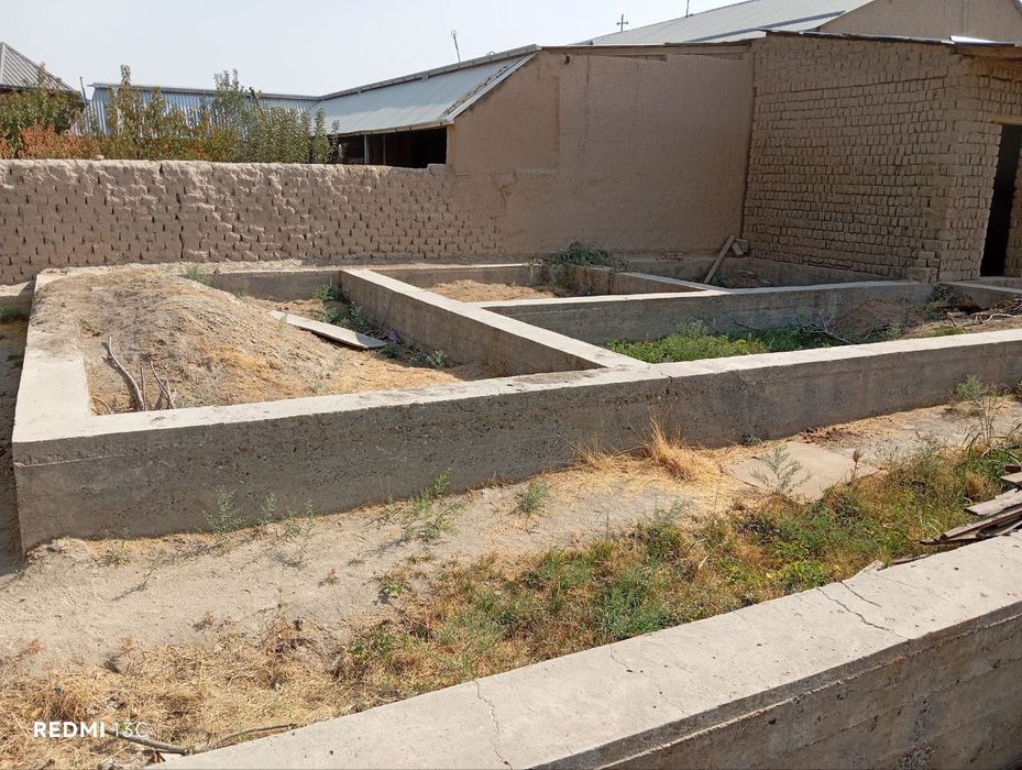 Ер участка сотилади янгиарикда мактабни оркасида хужатлалари булган